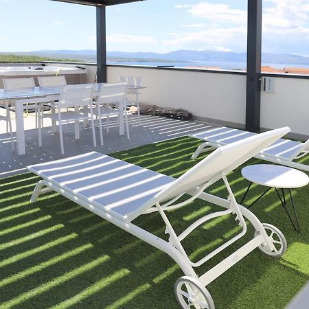 Apartments Terra Sun With Private Pool Or Jacuzzi Njivice Extérieur photo