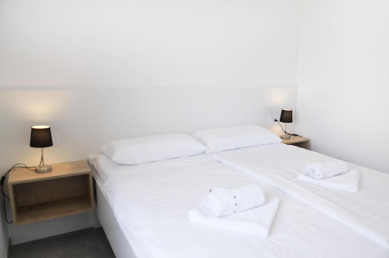 Apartments Terra Sun With Private Pool Or Jacuzzi Njivice Extérieur photo