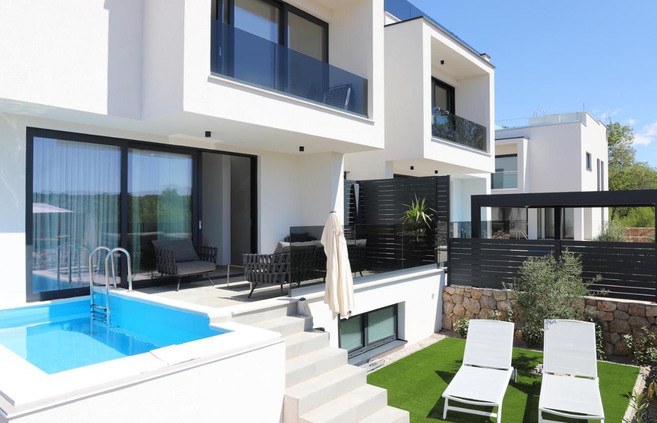 Apartments Terra Sun With Private Pool Or Jacuzzi Njivice Extérieur photo