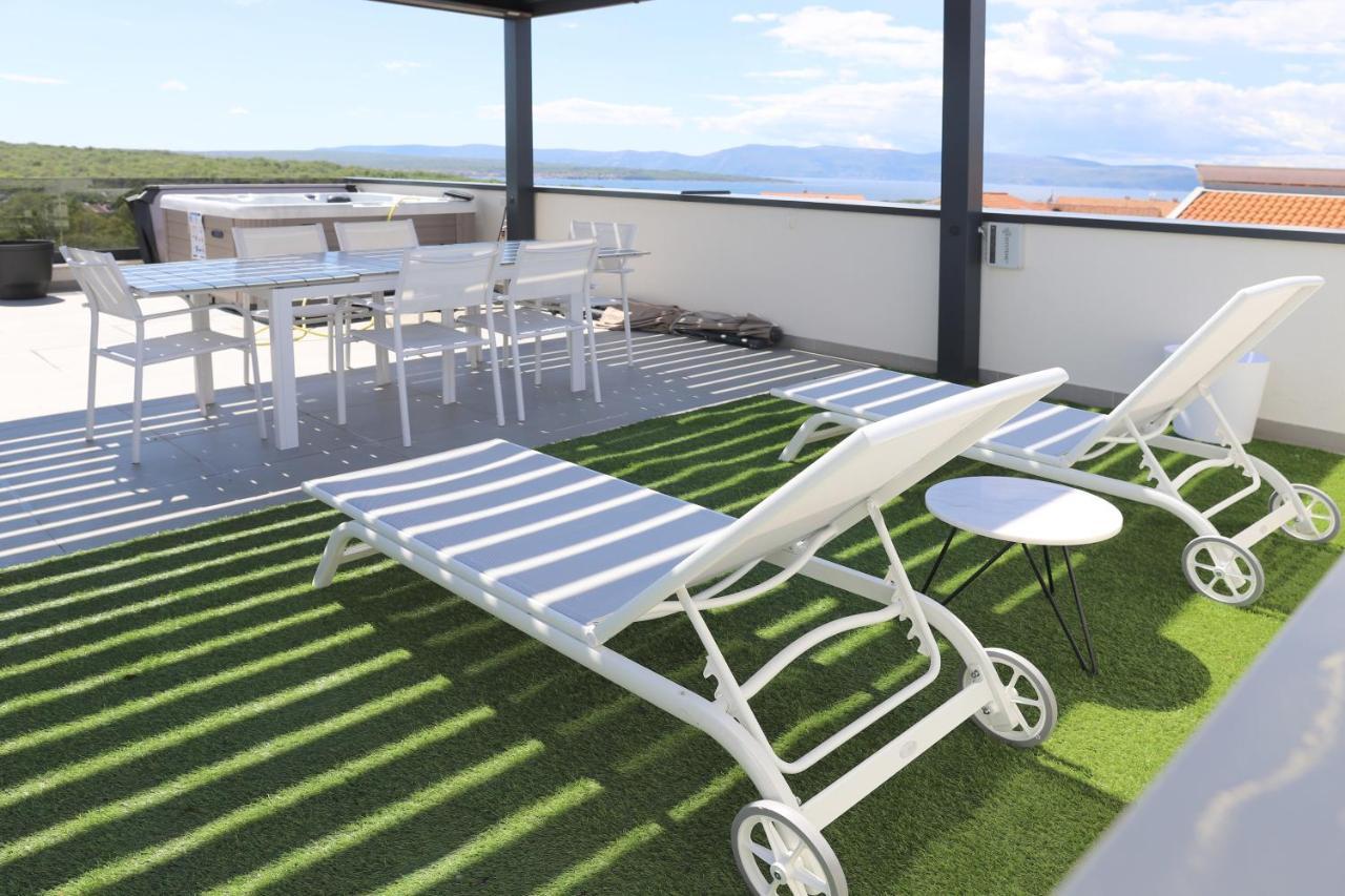Apartments Terra Sun With Private Pool Or Jacuzzi Njivice Extérieur photo