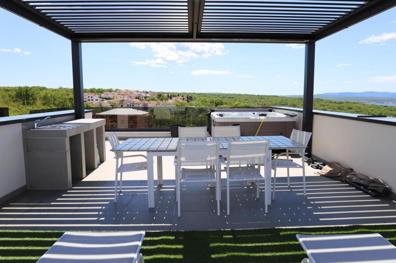 Apartments Terra Sun With Private Pool Or Jacuzzi Njivice Extérieur photo