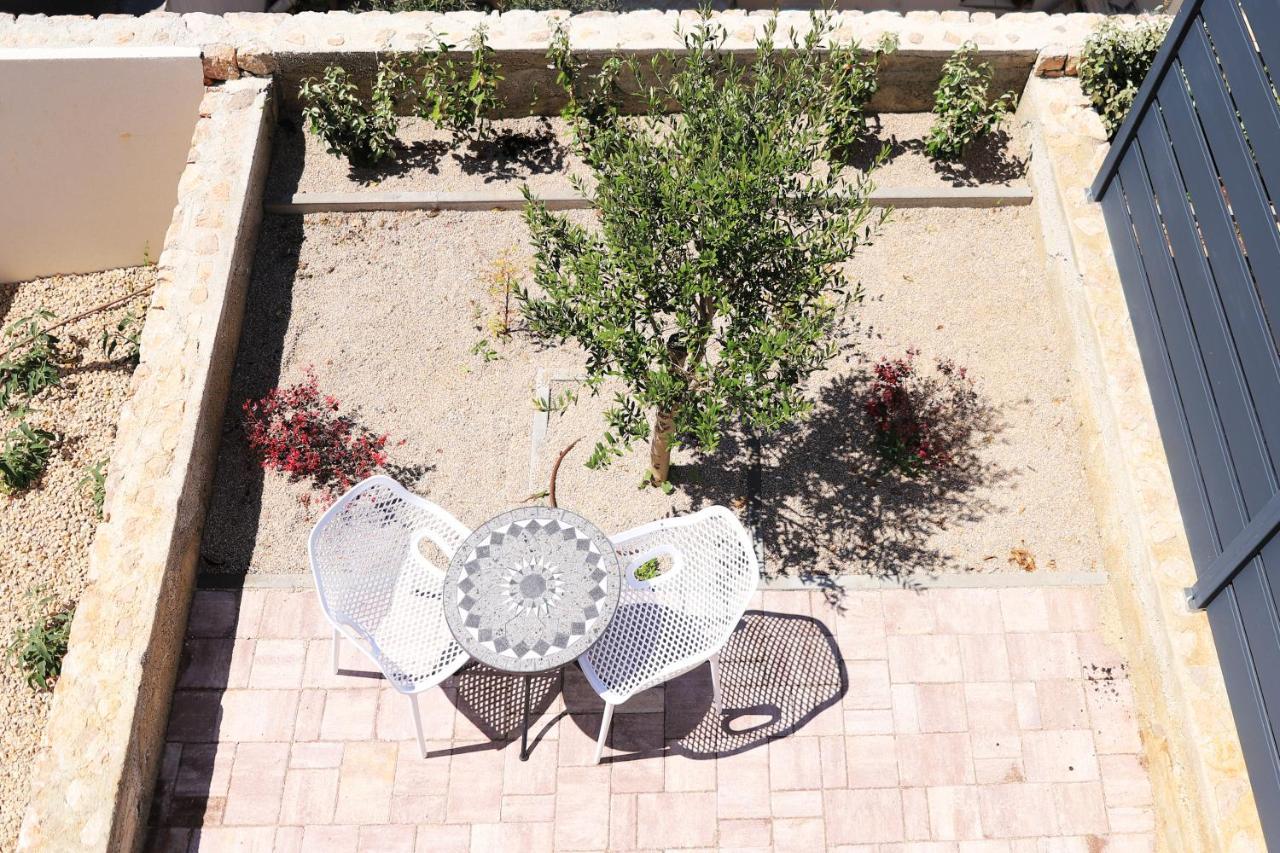 Apartments Terra Sun With Private Pool Or Jacuzzi Njivice Extérieur photo