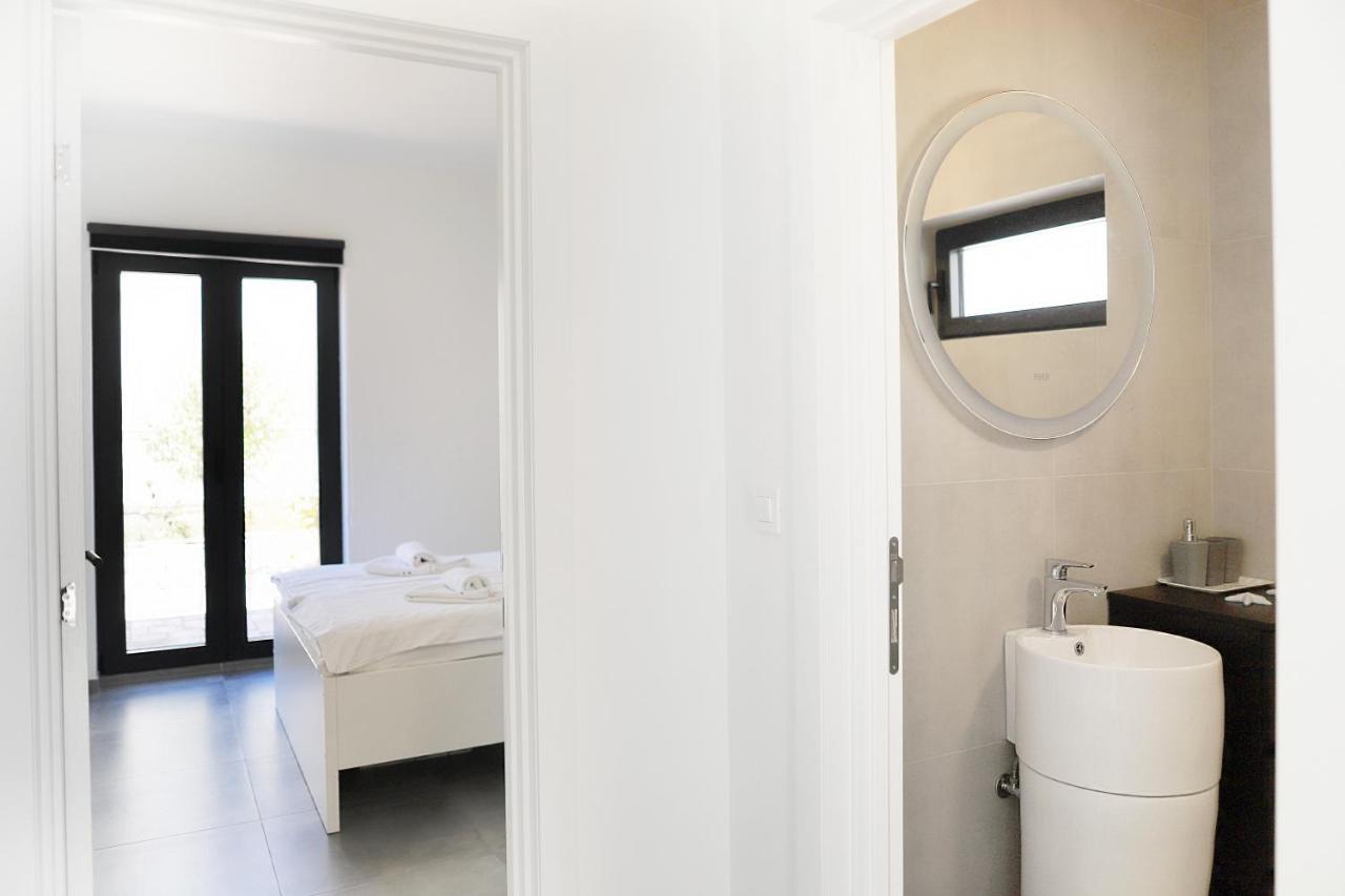 Apartments Terra Sun With Private Pool Or Jacuzzi Njivice Extérieur photo