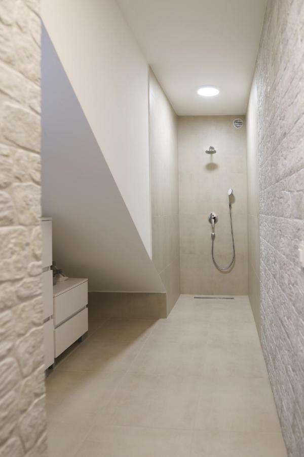 Apartments Terra Sun With Private Pool Or Jacuzzi Njivice Extérieur photo