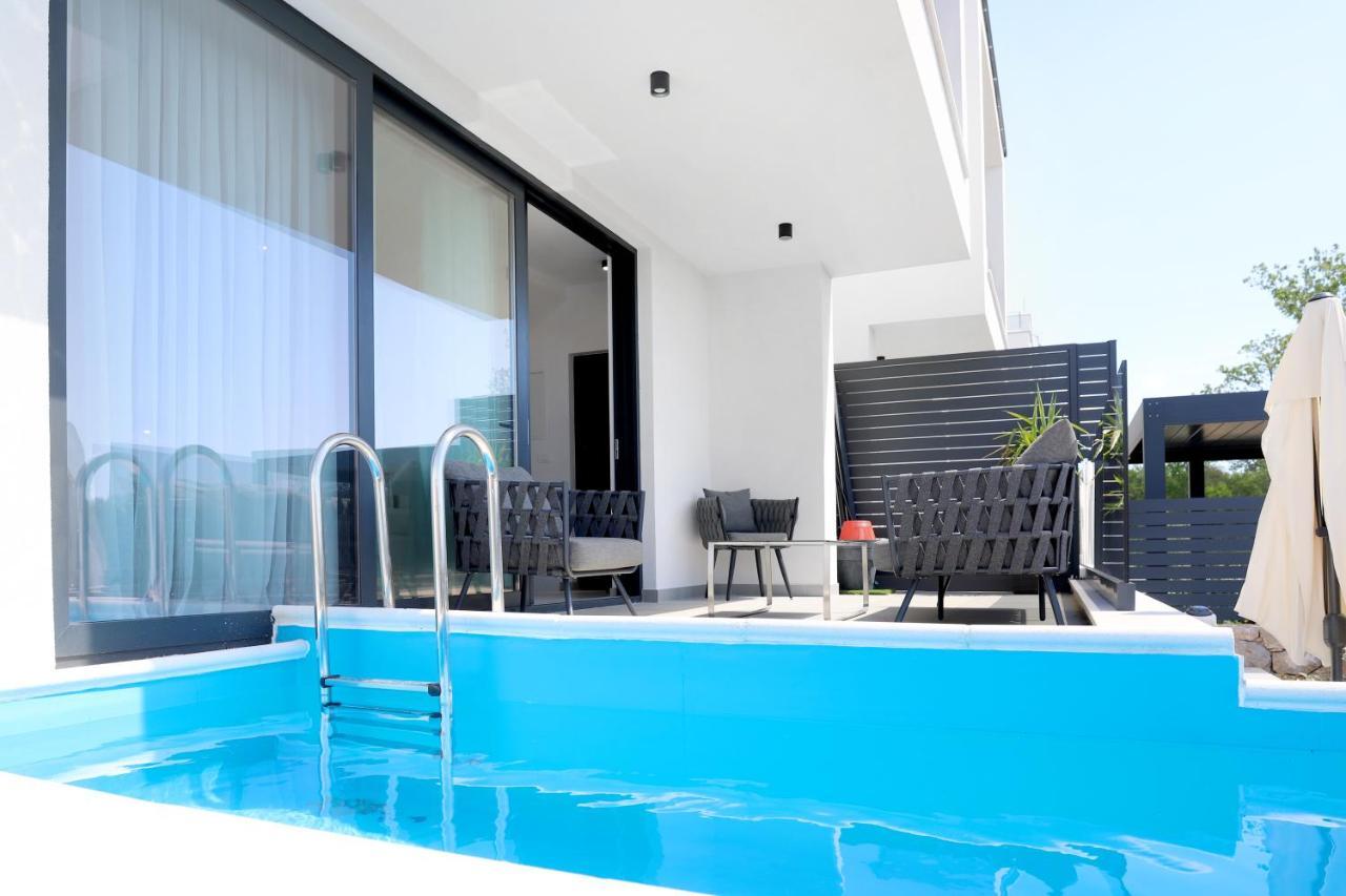 Apartments Terra Sun With Private Pool Or Jacuzzi Njivice Extérieur photo